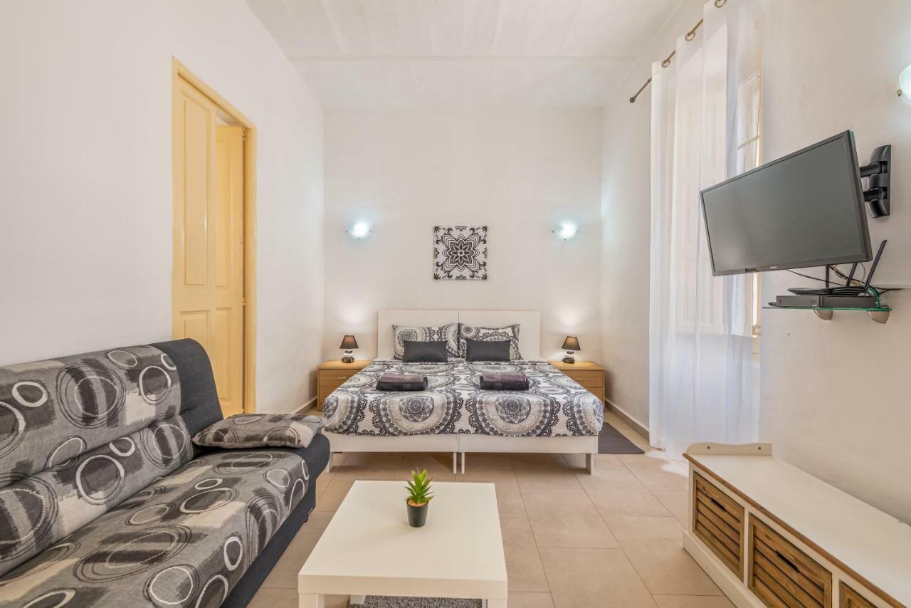 Traditional Maltese Townhouse Hotel Sliema Exterior photo